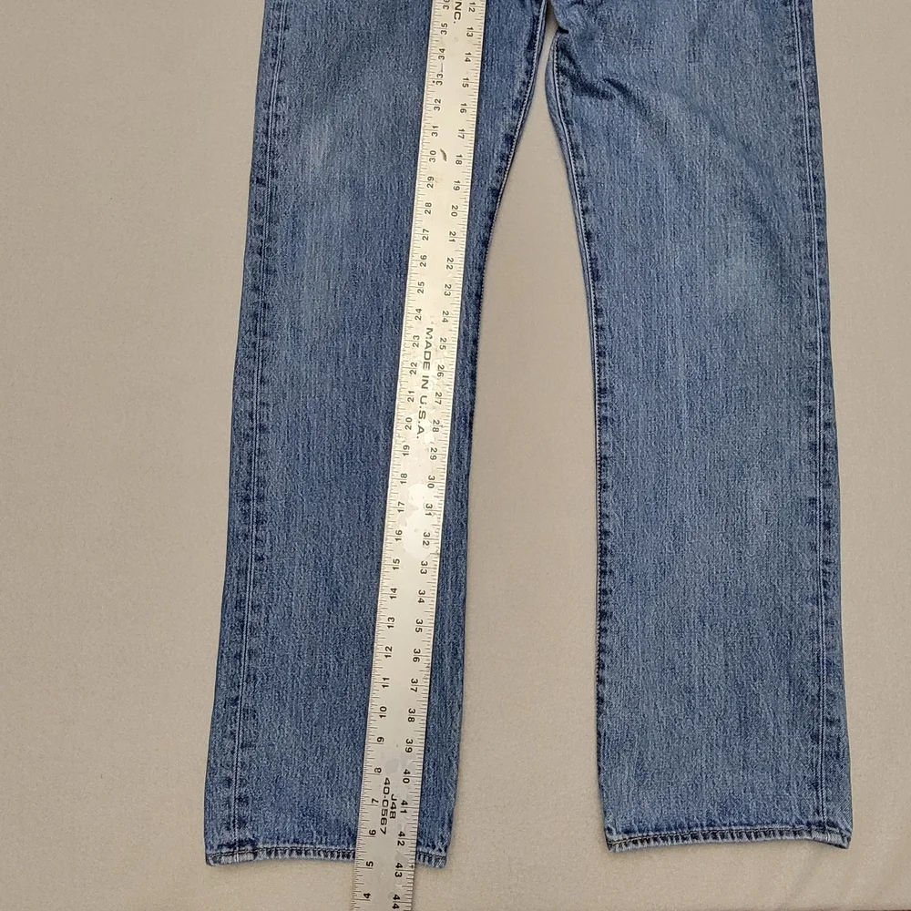 Levi's 501 Jeans men's 34x34 Original Straight Fit Button Fly Light Blue Denim - Picture 3 of 16